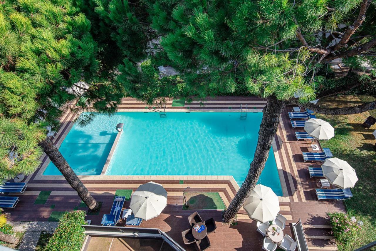 Hotel Martini Lignano Sabbiadoro Luaran gambar