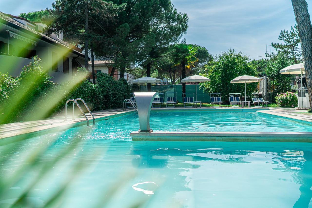 Hotel Martini Lignano Sabbiadoro Luaran gambar