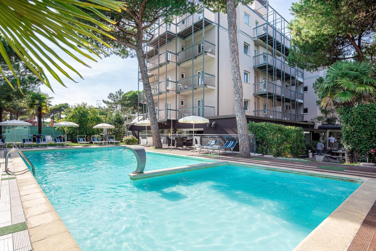 Hotel Martini Lignano Sabbiadoro Luaran gambar