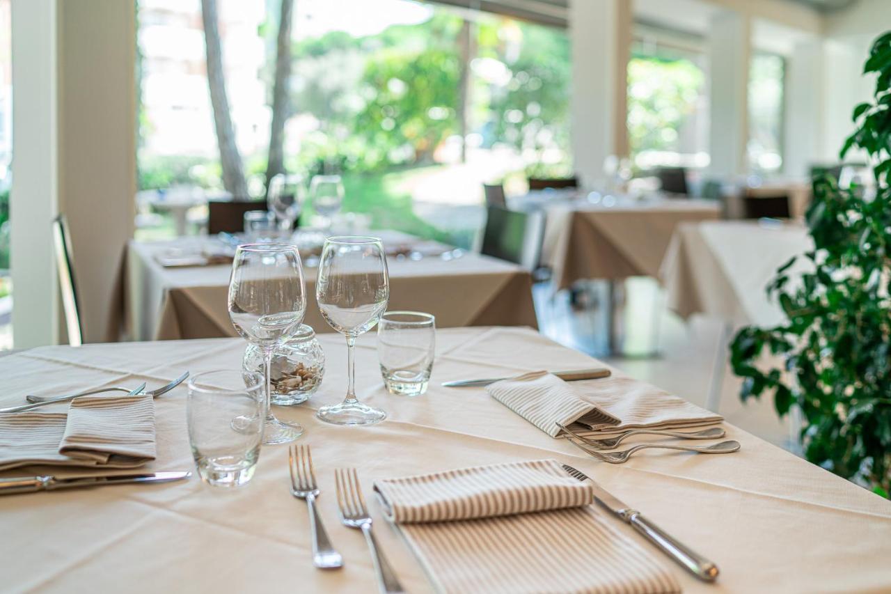 Hotel Martini Lignano Sabbiadoro Luaran gambar